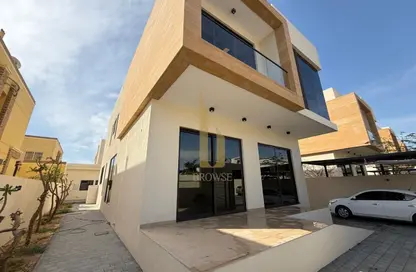 Villa - 5 Bedrooms - 5 Bathrooms for rent in Umm Suqeim 1 Villas - Umm Suqeim 1 - Umm Suqeim - Dubai Villa - 5 Bedrooms - 5 Bathrooms for rent in Umm Suqeim 1 Villas - Umm Suqeim 1 - Umm Suqeim - Dubai