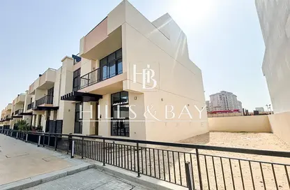 فيلا - 4 غرف نوم - 6 حمامات للايجار في فلل اليكانتي - قمم النصر - مدينة دبي الرياضية - دبي