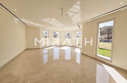 Villa - 5 - 6 for rent in Al Mankhool - Bur Dubai - Dubai