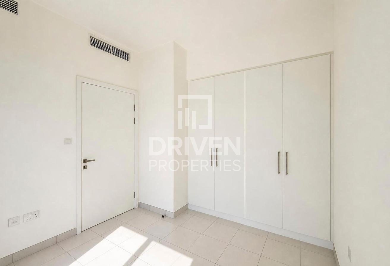 Infront Of Amenities | Vacant | Chiller Free photo 9