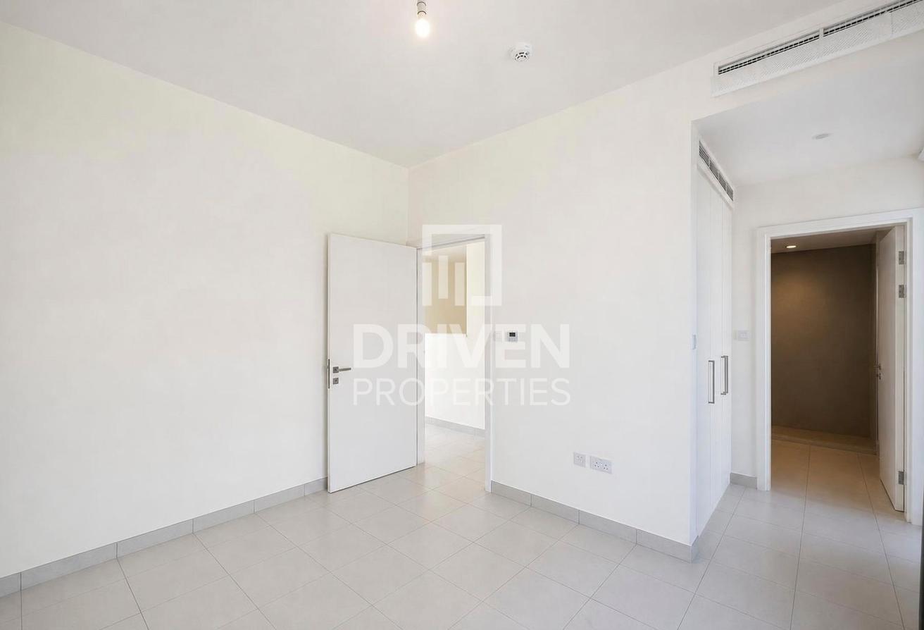 Infront Of Amenities | Vacant | Chiller Free photo 12