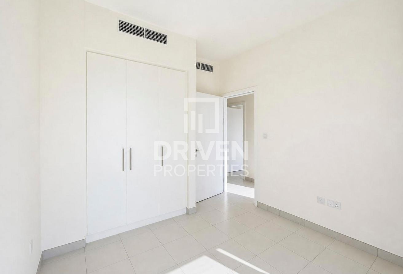 Infront Of Amenities | Vacant | Chiller Free photo 7