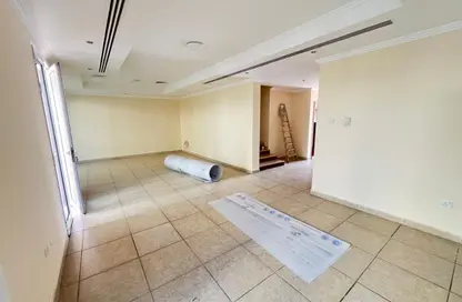 Villa - 4 Bedrooms - 6 Bathrooms for rent in Al Aweer 1 - Al Aweer - Dubai