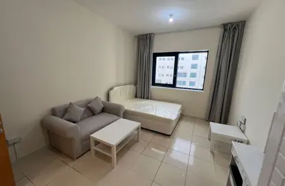 شقة - 1 حمام للايجار في شارع خليفة - أبوظبي