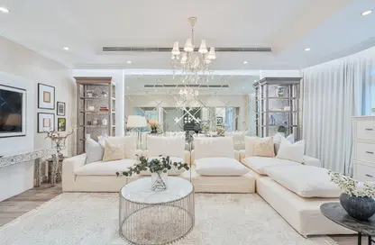 Villa - 3 Bedrooms - 4 Bathrooms for rent in Canal Cove Frond B - Canal Cove Villas - Palm Jumeirah - Dubai