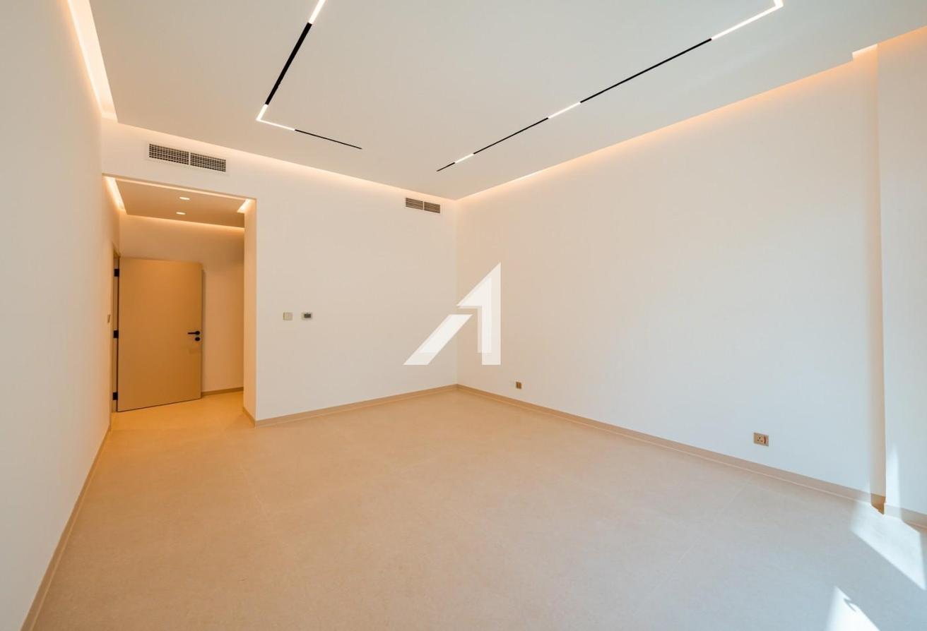 Fully Upgraded | High End Finishes | Vacant photo 5