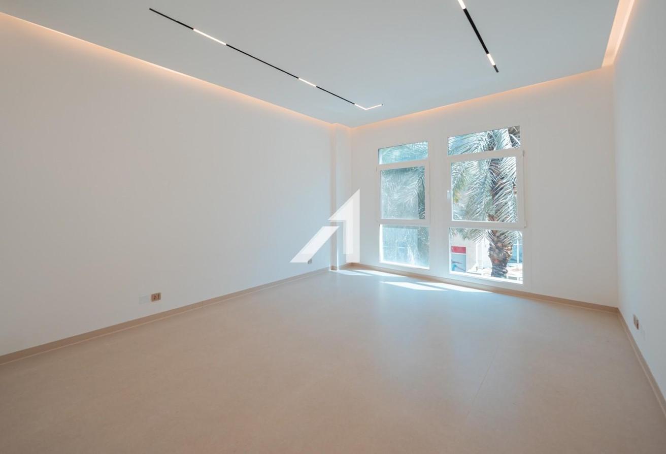 Fully Upgraded | High End Finishes | Vacant photo 6