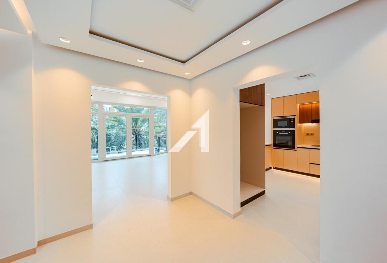 Fully Upgraded | High End Finishes | Vacant photo 11