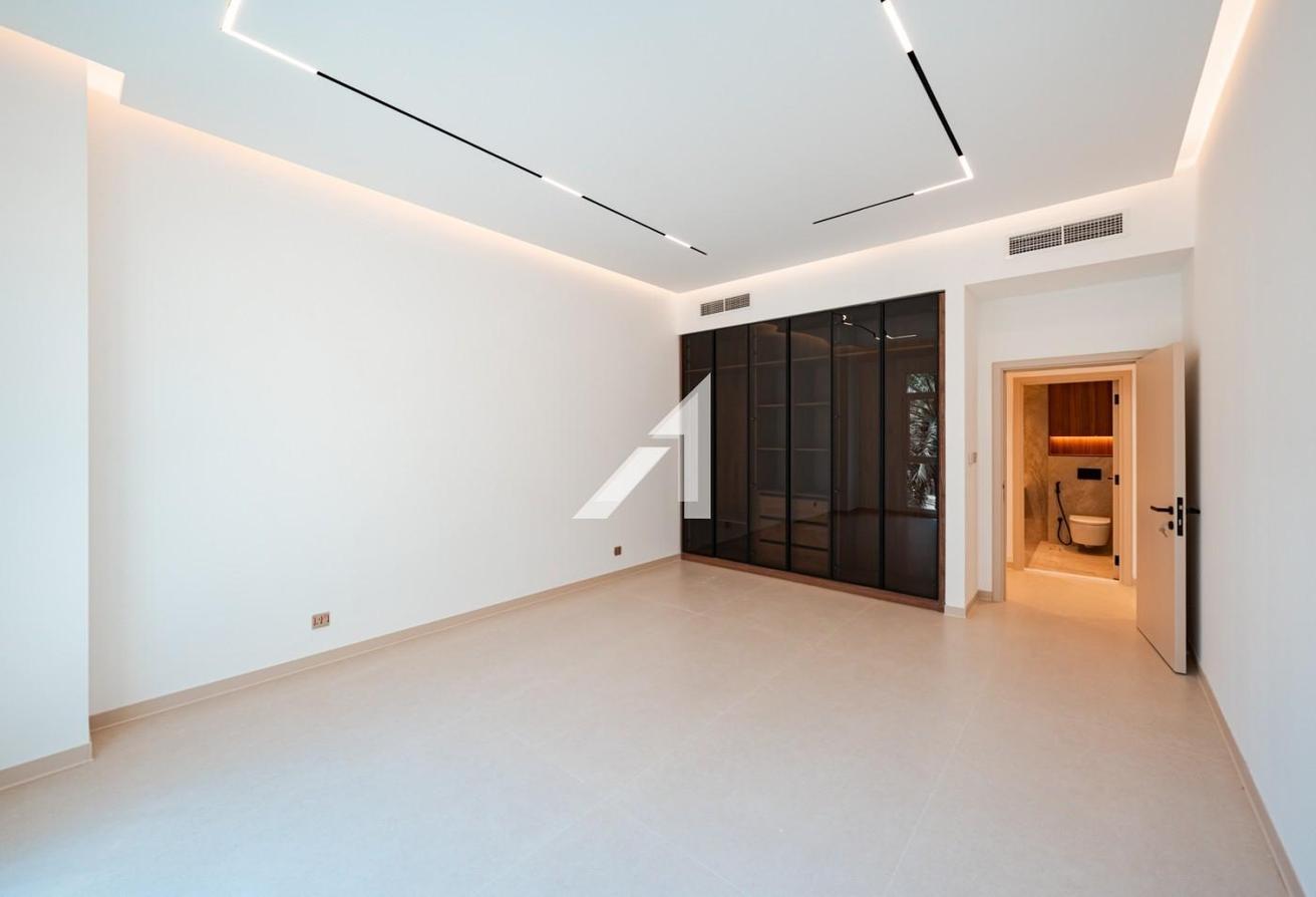 Fully Upgraded | High End Finishes | Vacant photo 7