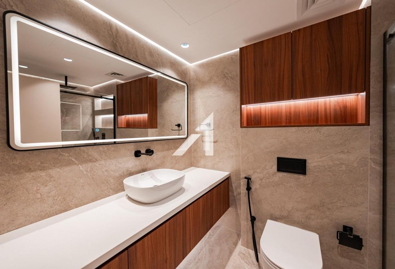 Fully Upgraded | High End Finishes | Vacant photo 8