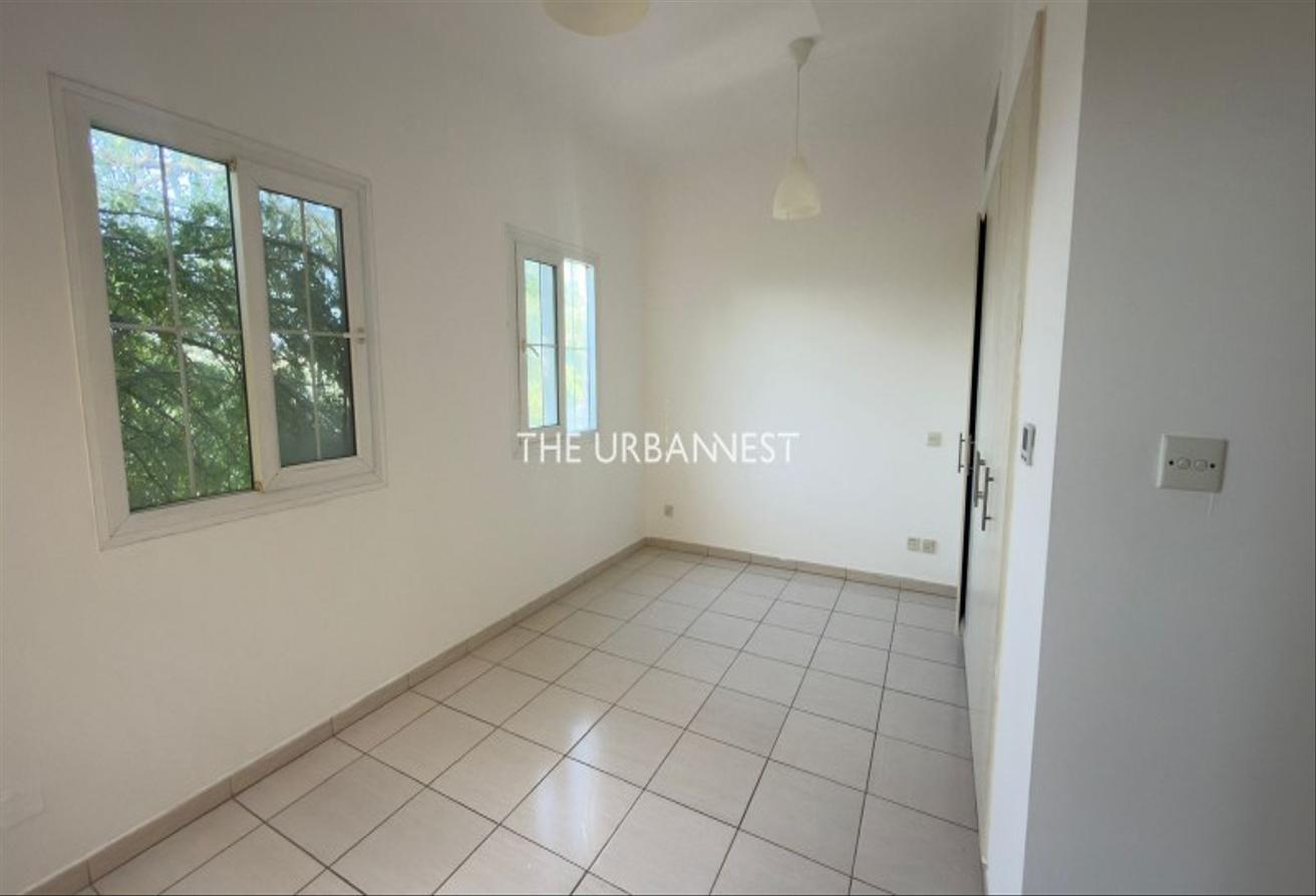 Well Maintained | Prime Location | Vacant photo 5