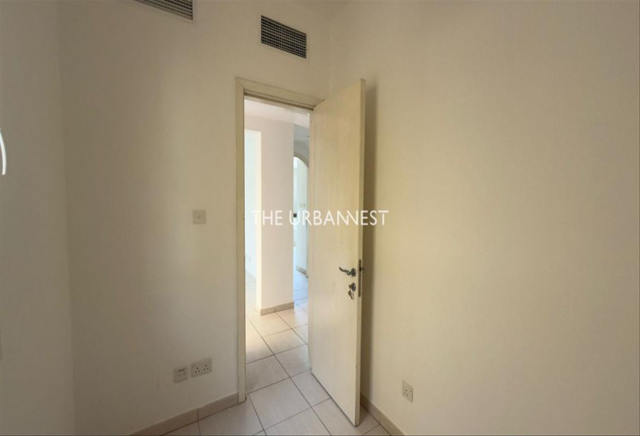 Well Maintained | Prime Location | Vacant photo 9