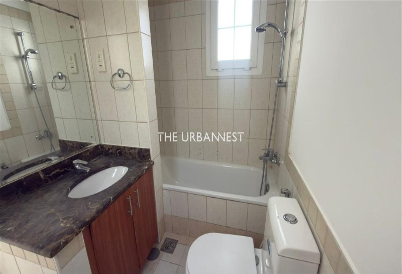 Well Maintained | Prime Location | Vacant photo 11
