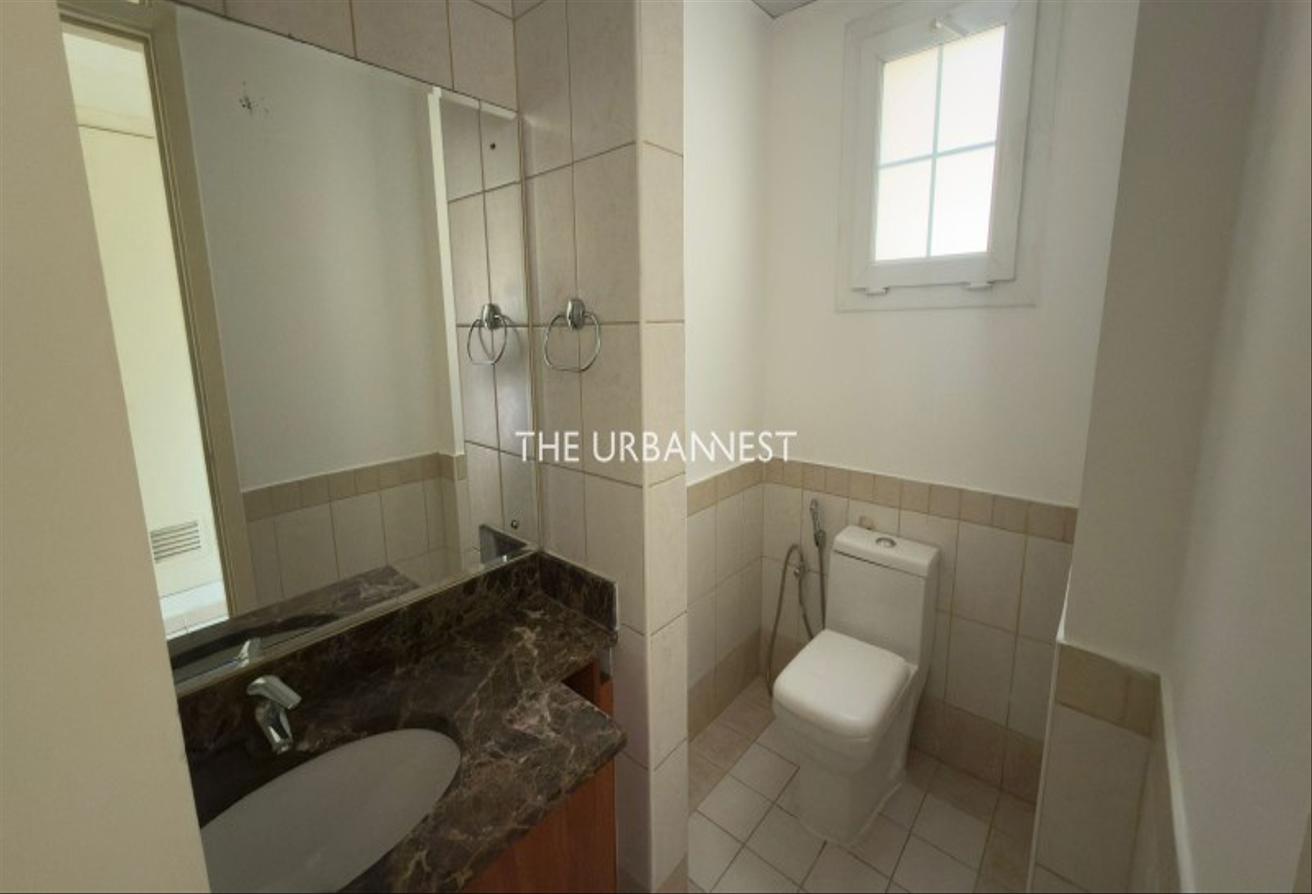 Well Maintained | Prime Location | Vacant photo 6