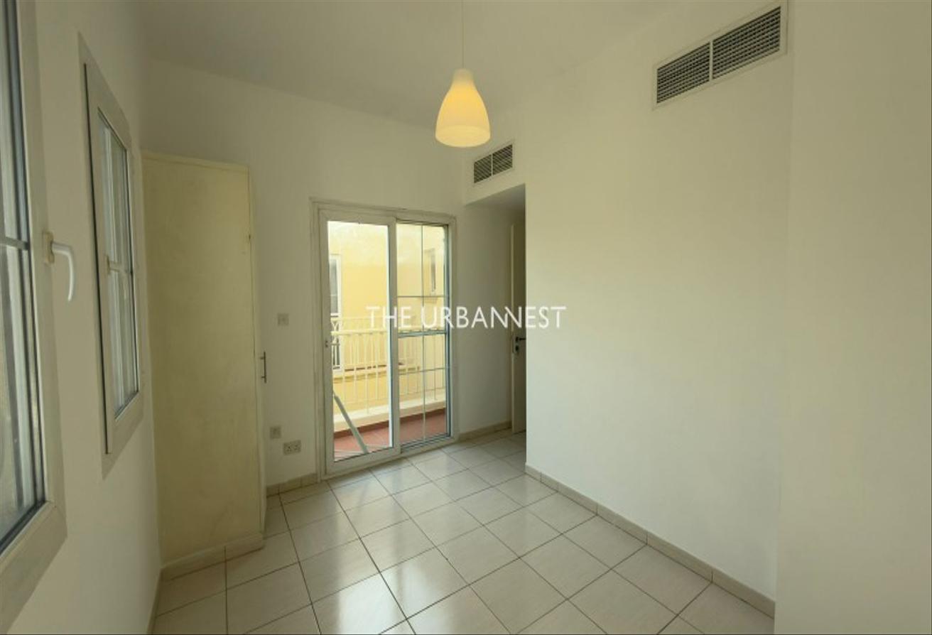 Well Maintained | Prime Location | Vacant photo 8