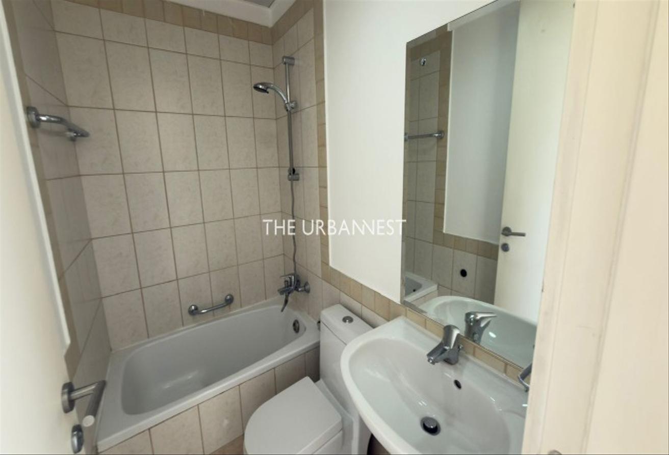 Well Maintained | Prime Location | Vacant photo 12