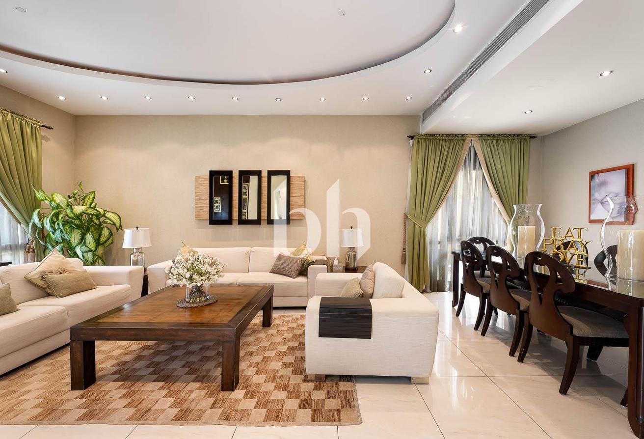 Single Row | Fully upgraded | Unfurnished photo 4