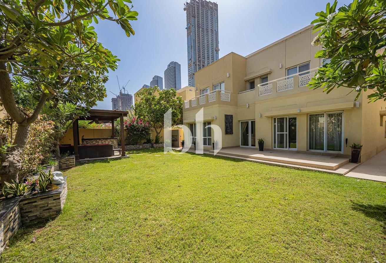 Single Row | Fully upgraded | Unfurnished photo 29