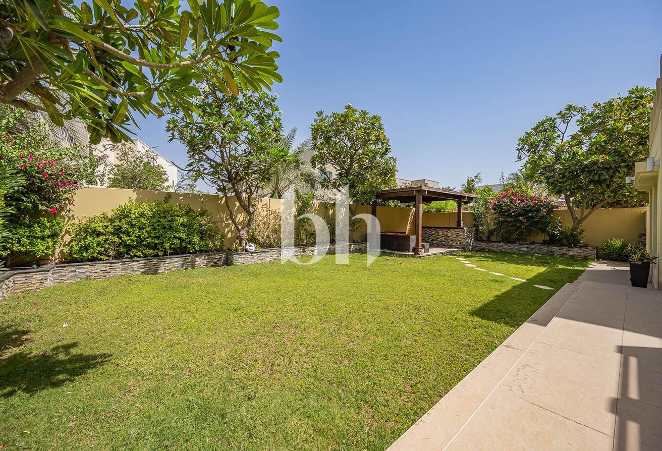 Single Row | Fully upgraded | Unfurnished photo 28