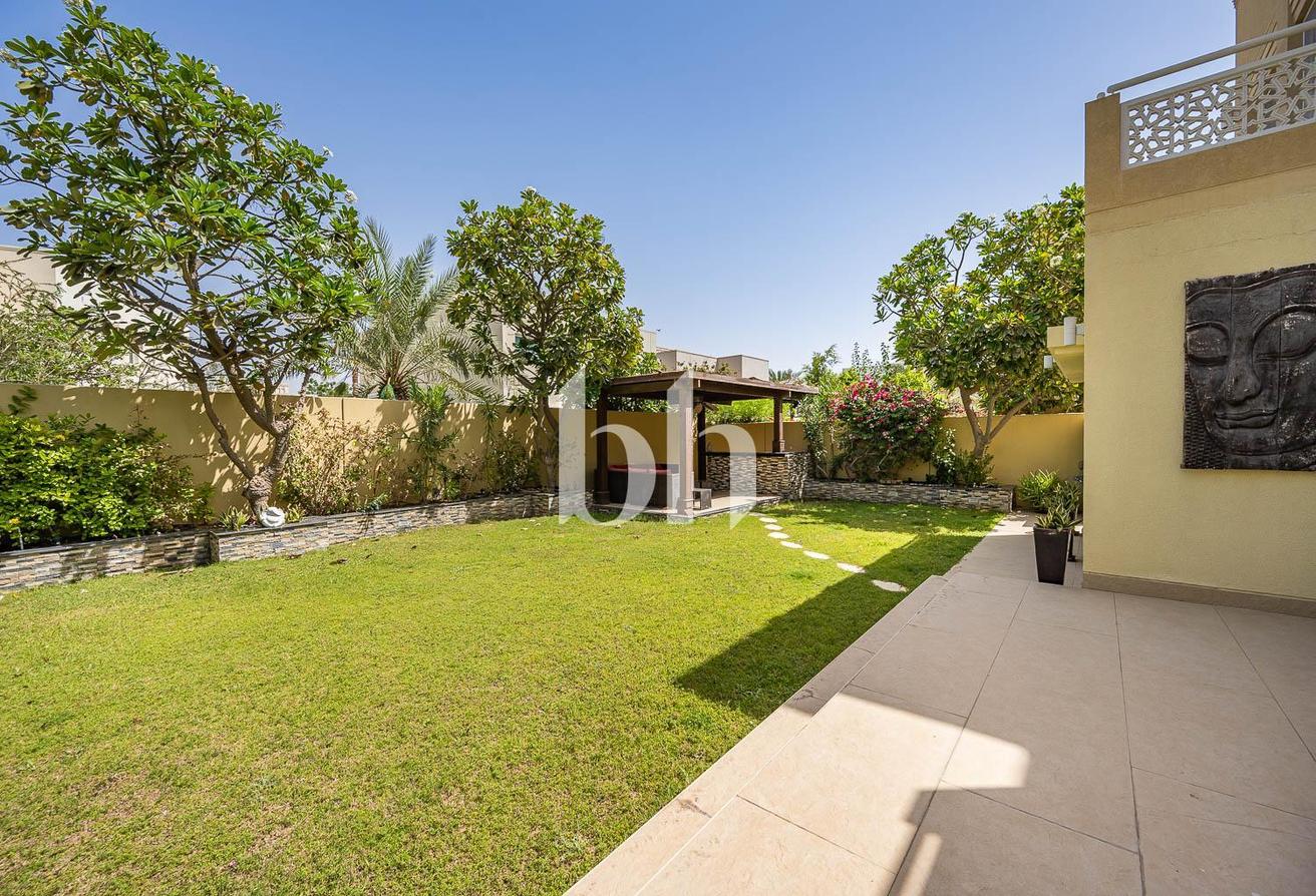 Single Row | Fully upgraded | Unfurnished photo 30