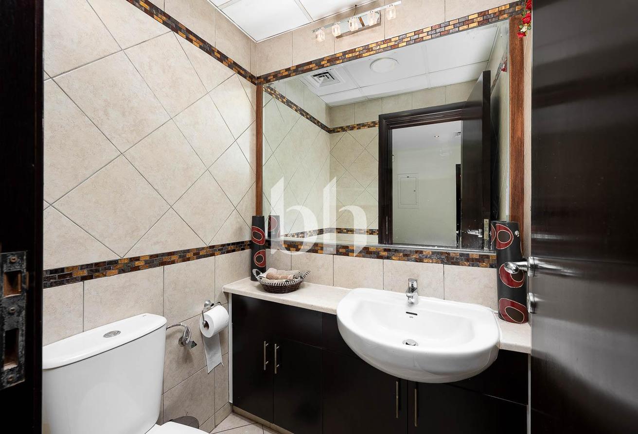 Single Row | Fully upgraded | Unfurnished photo 10