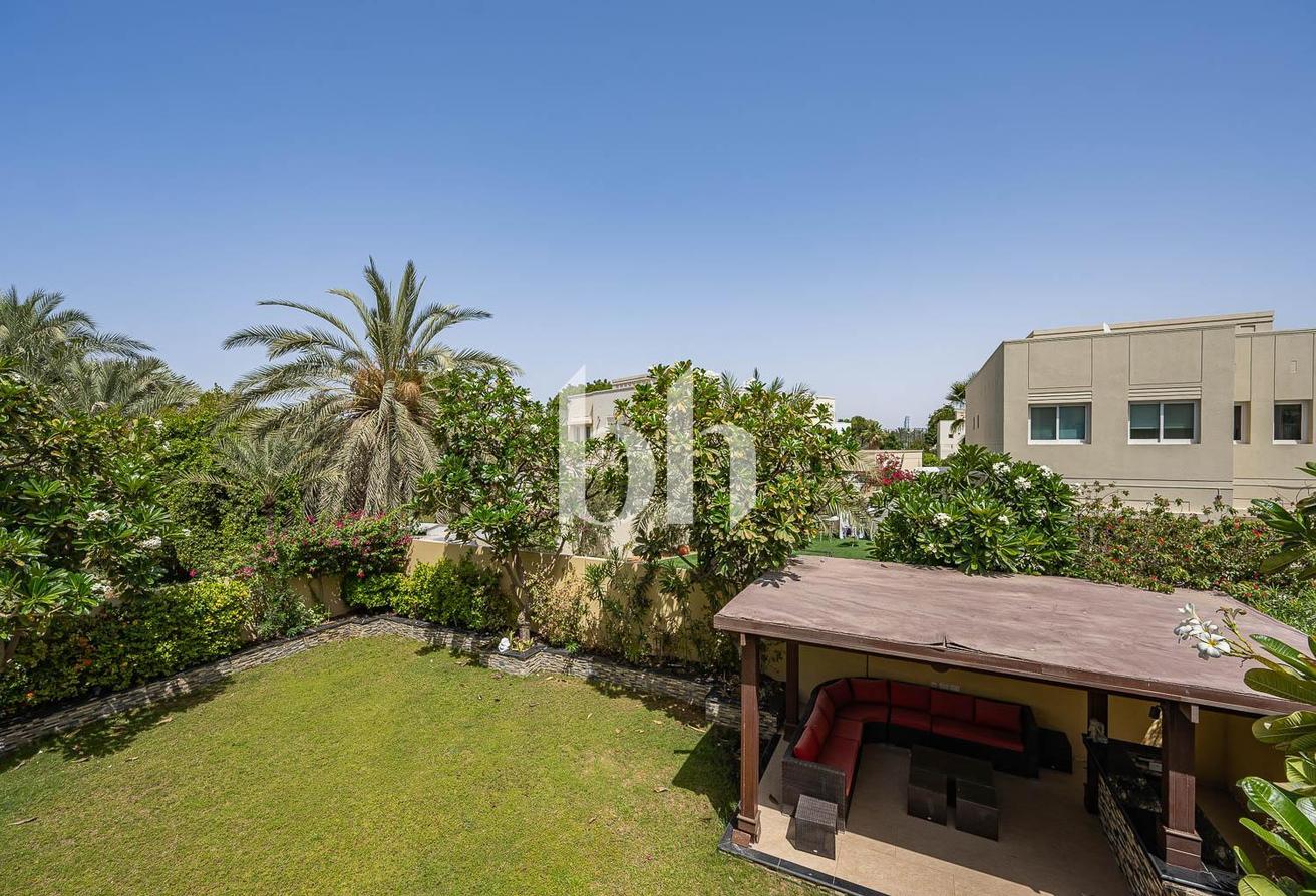 Single Row | Fully upgraded | Unfurnished photo 20