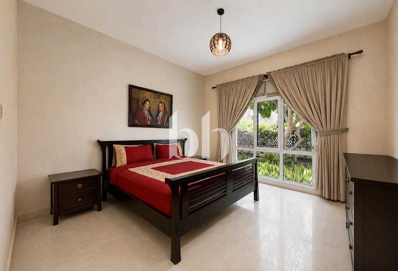 Single Row | Fully upgraded | Unfurnished photo 5