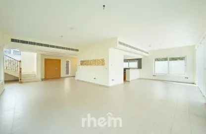 Villa - 4 Bedrooms - 4 Bathrooms for rent in District 9 - Jumeirah Park - Dubai