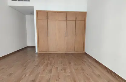 شقة - غرفة نوم - 2 حمامات للايجار في برج او بي اس - النهدة 2 - النهدة - دبي - دبي