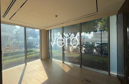 Shop - Studio - 2 for rent in Emaar Business Park Building 4 - Emaar Business Park - Sheikh Zayed Road - Dubai