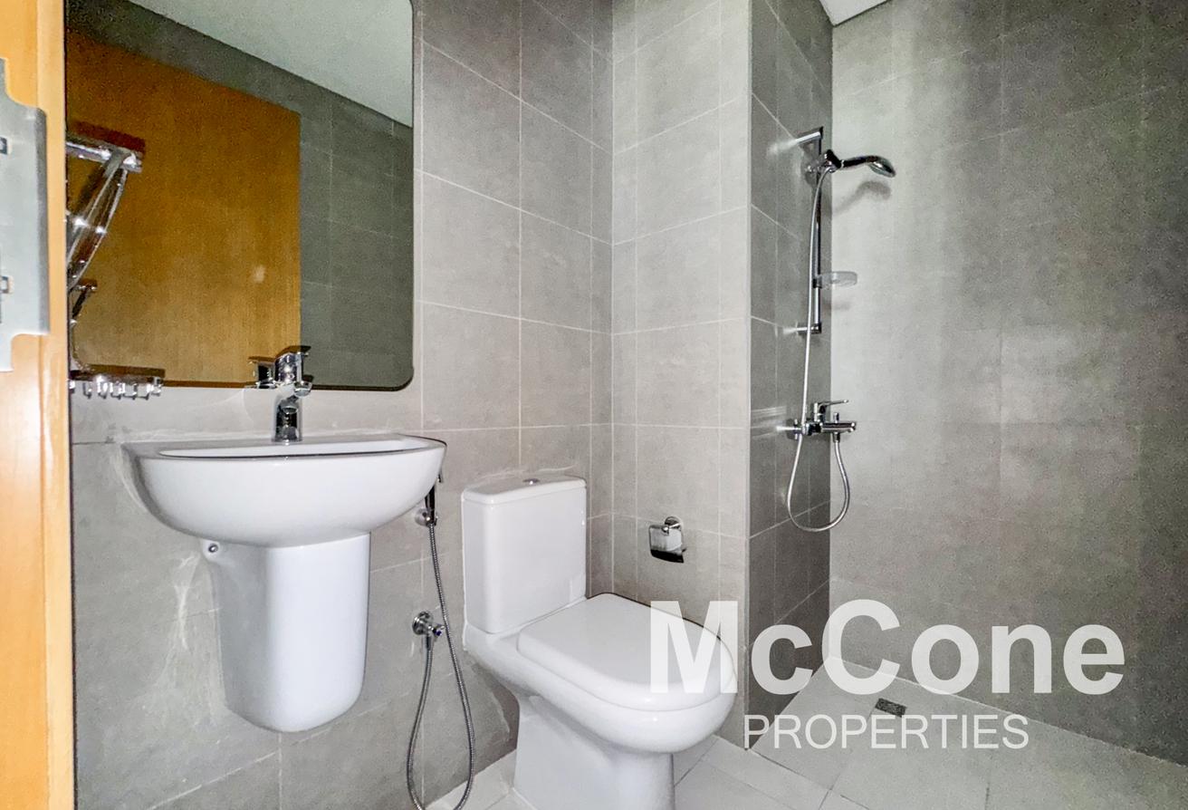 Opp Park | Great Location | Near Pool and Gym photo 7