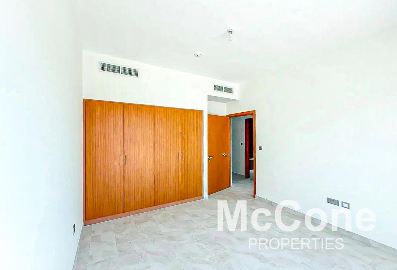 Opp Park | Great Location | Near Pool and Gym photo 5