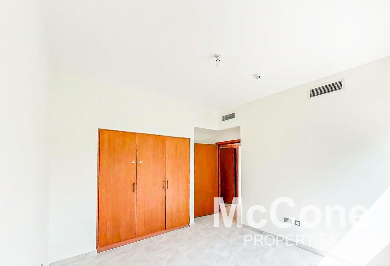 Opp Park | Great Location | Near Pool and Gym photo 4