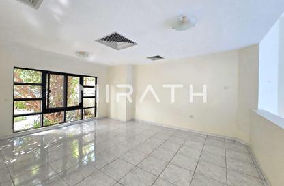 Villa - 4 Bedrooms - 4 Bathrooms for rent in Jumeirah 1 Villas - Jumeirah 1 - Jumeirah - Dubai