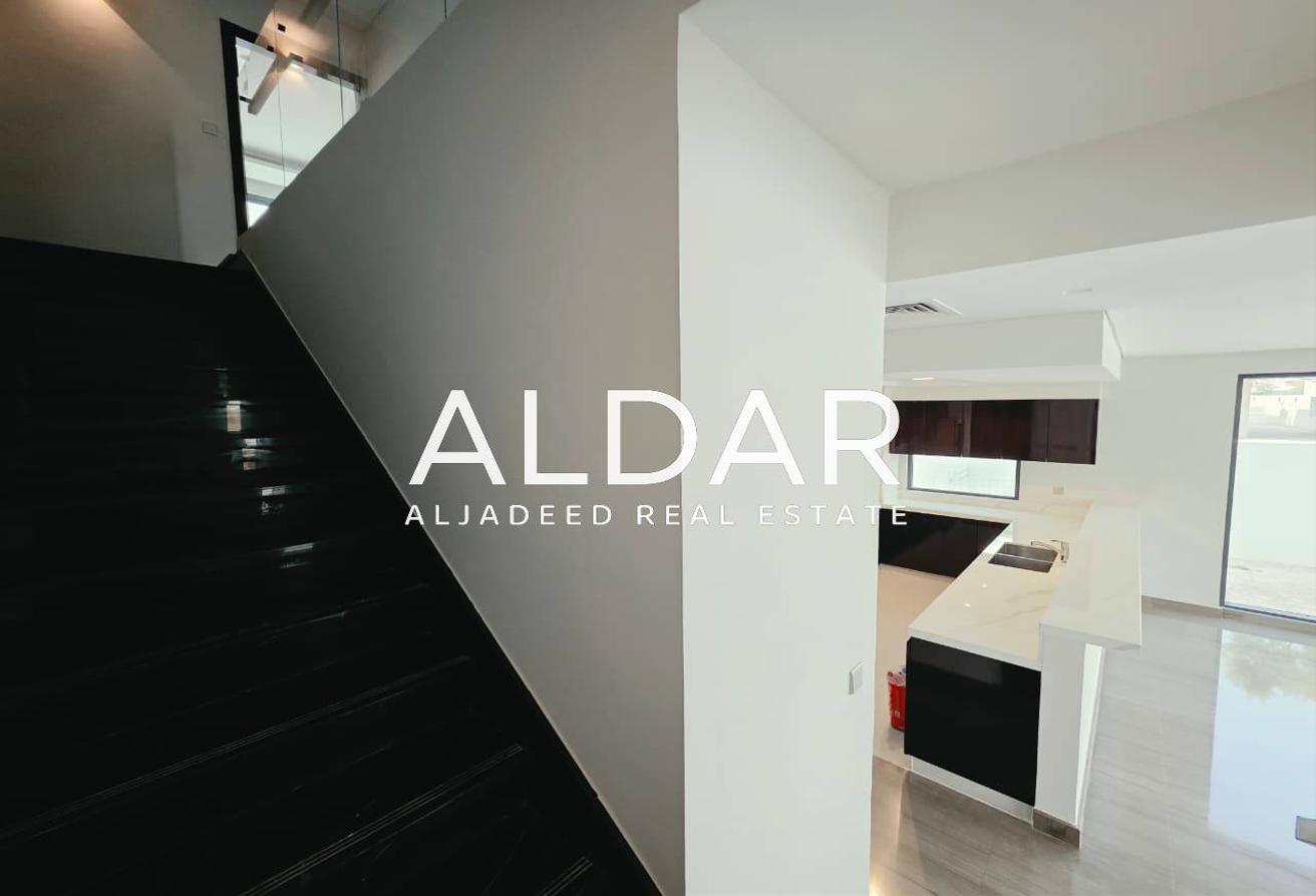 Brand New | Luxury Villa | Maid Room | Vacant photo 7