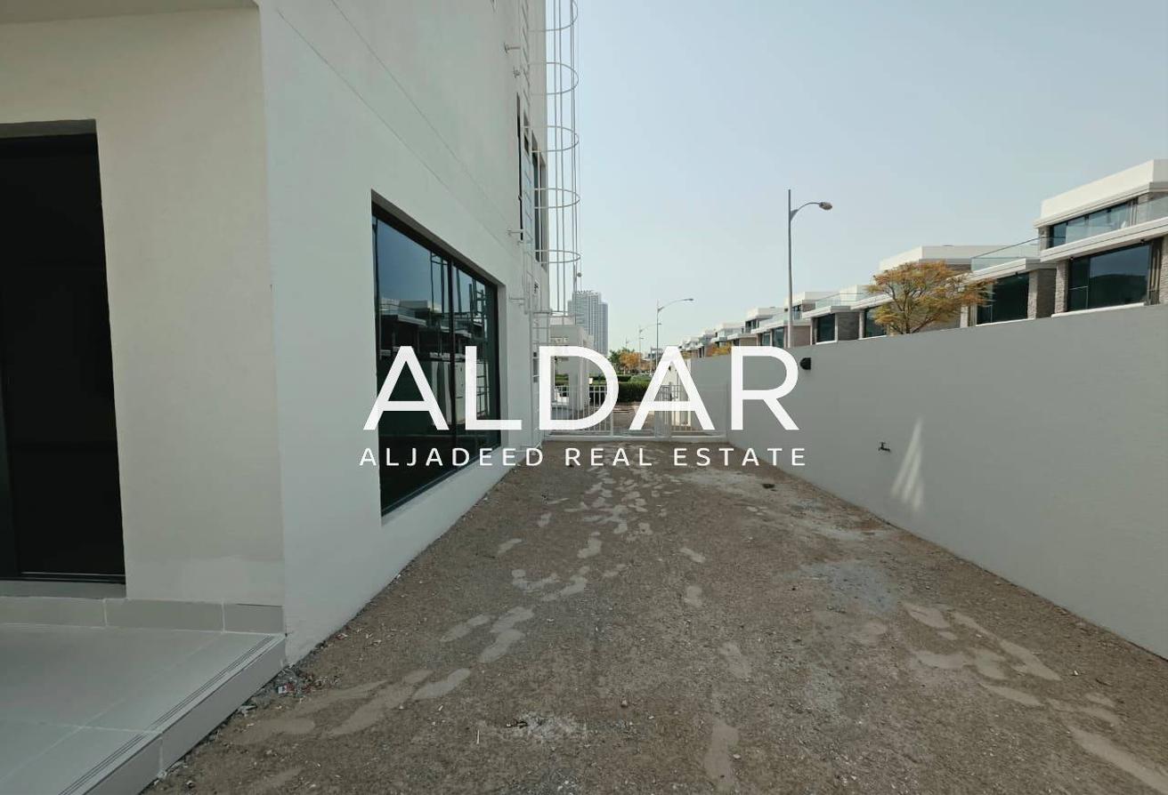 Brand New | Luxury Villa | Maid Room | Vacant photo 24