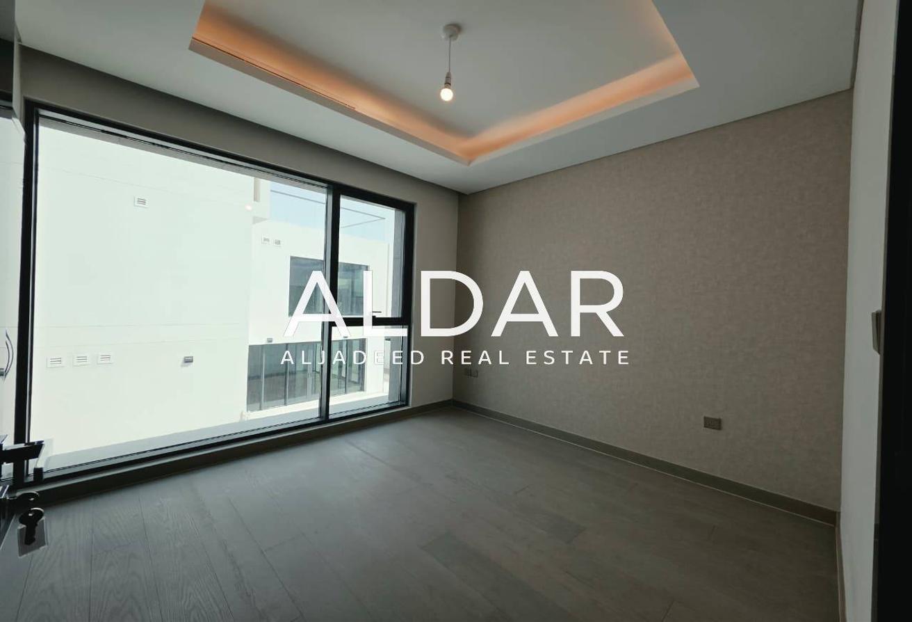 Brand New | Luxury Villa | Maid Room | Vacant photo 9