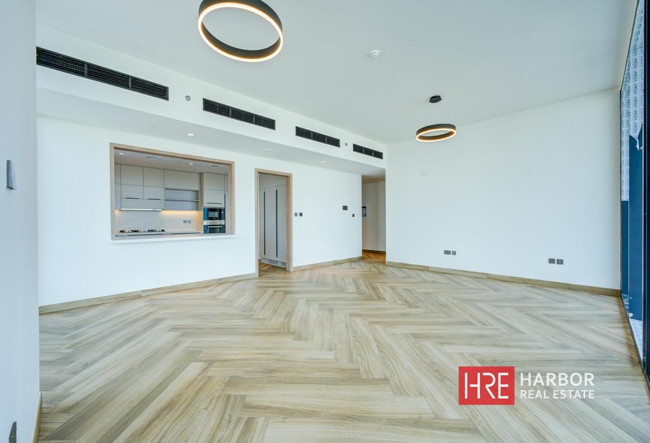 Plus Maids Room | Brand New | Boulevard View photo 4