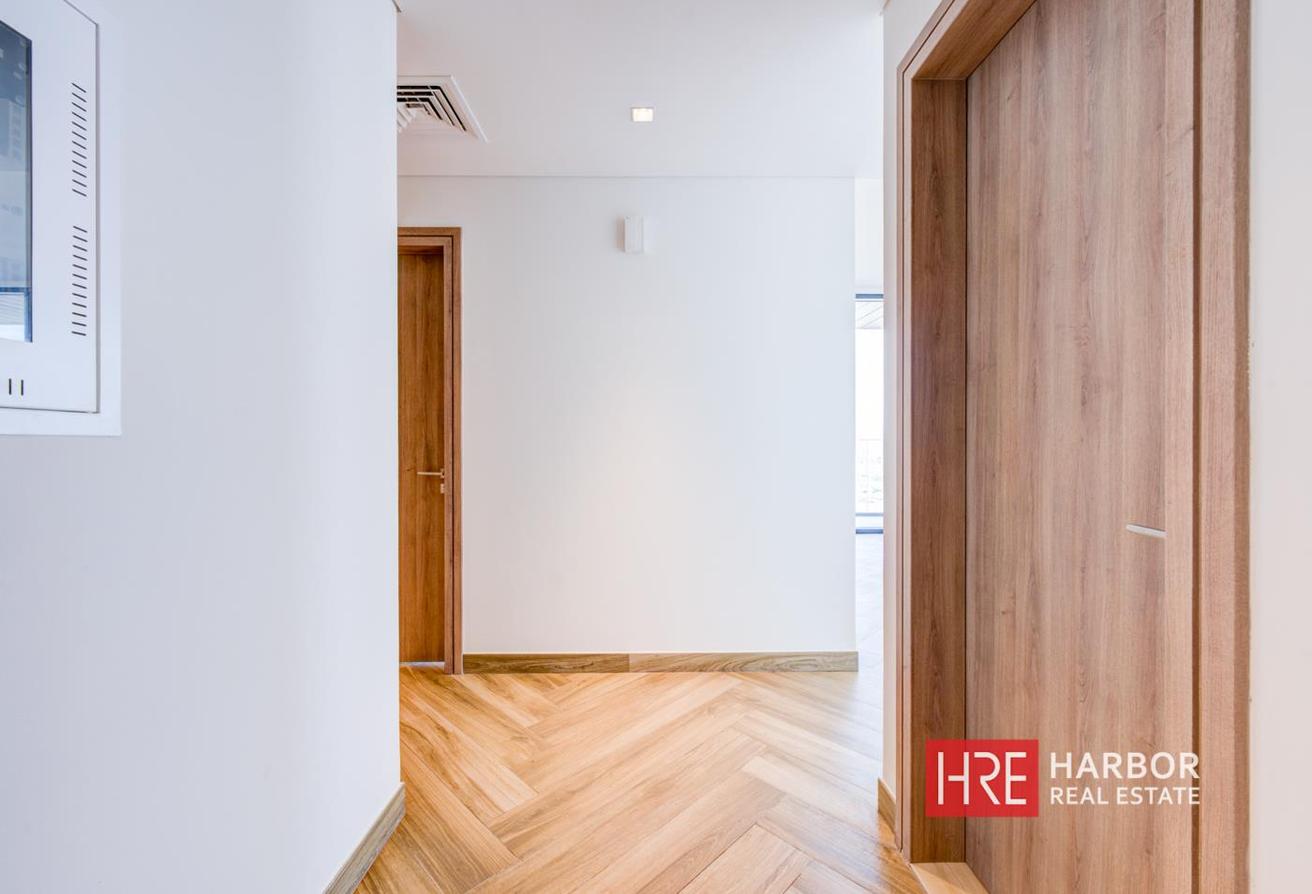 Plus Maids Room | Brand New | Boulevard View photo 9