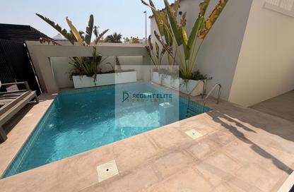Villa - 4 Bedrooms - 7 Bathrooms for rent in Al Tarad Street - Jumeirah 3 - Jumeirah - Dubai
