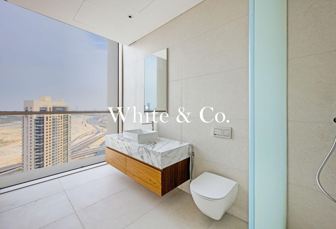 LUXURY LIVING | SKYLINE VIEWS | EXCLUSIVE photo 10