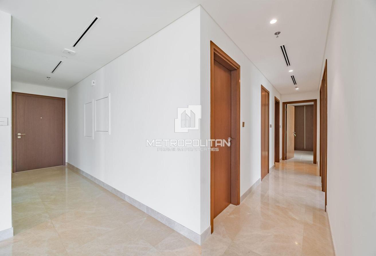 Full Sea View | Luxurious | Prime Location photo 8