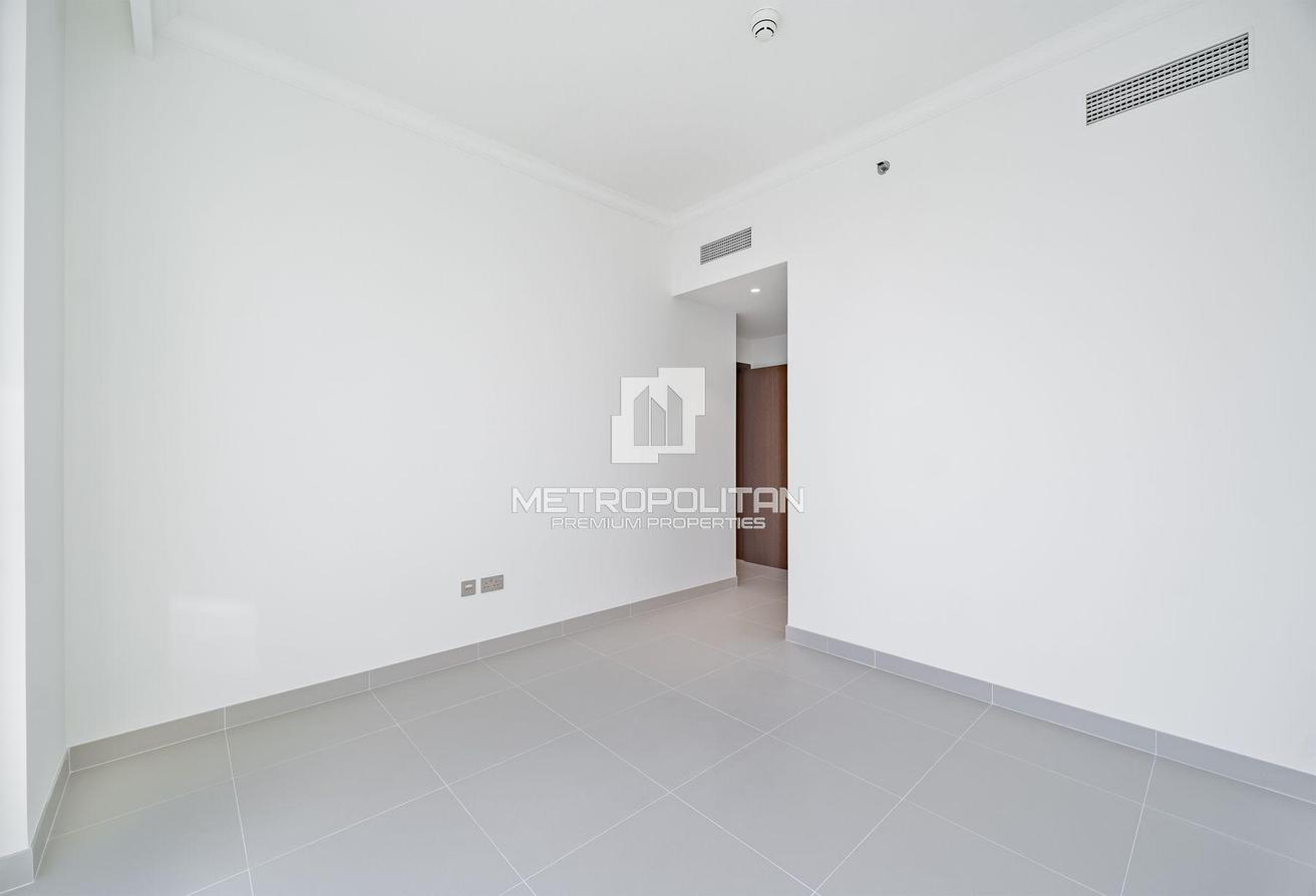 Full Sea View | Luxurious | Prime Location photo 17