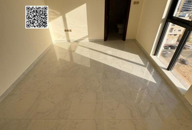 77392004 - Property Image 2