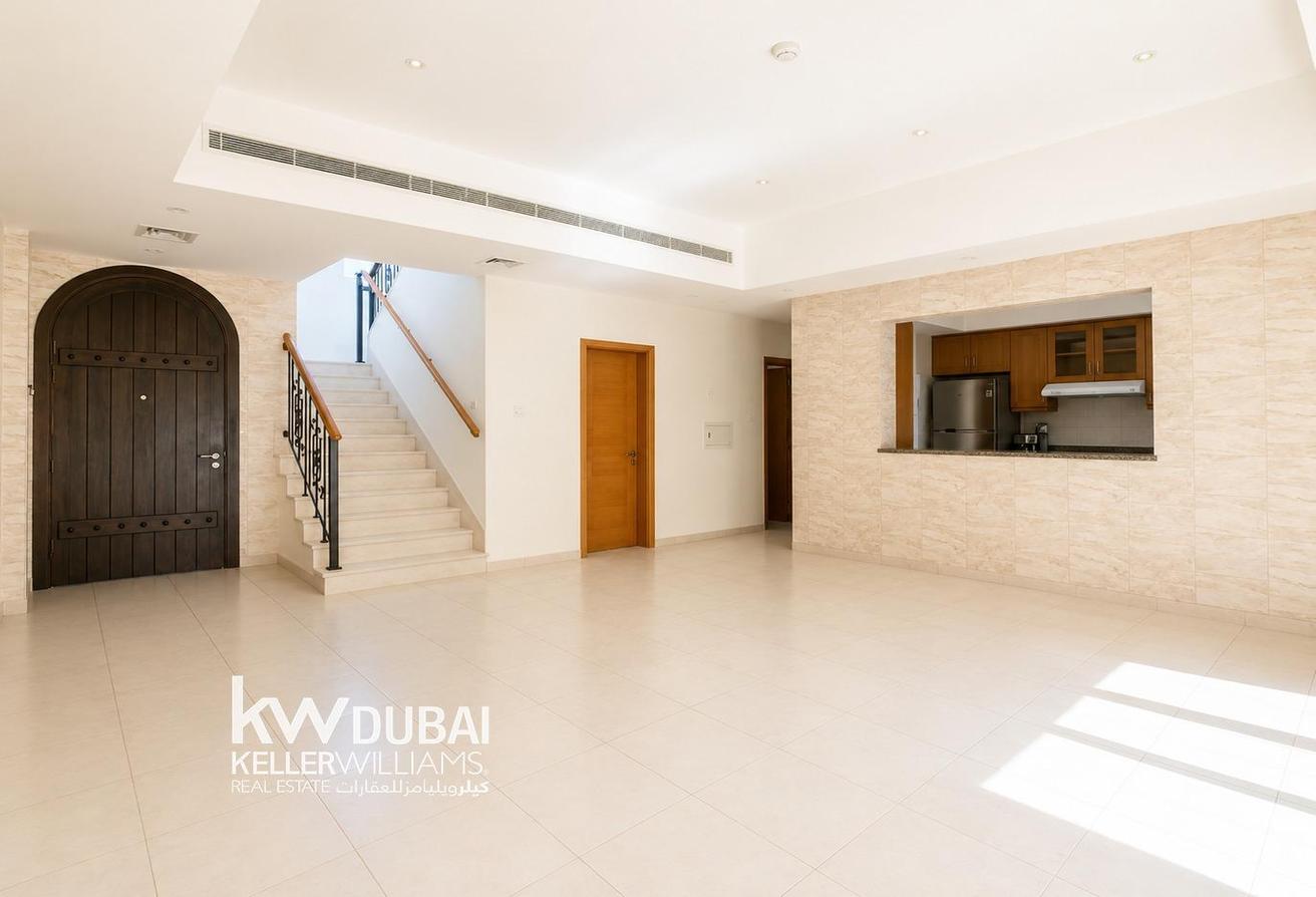 Family-Friendly | Private Garden | Vacant photo 3
