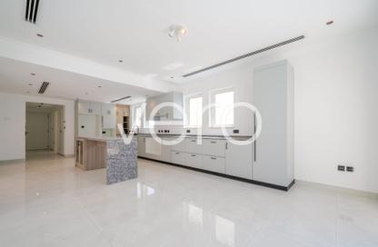 Villa - 3 Bedrooms - 4 Bathrooms for rent in Regional Large - Regional - Jumeirah Park - Dubai