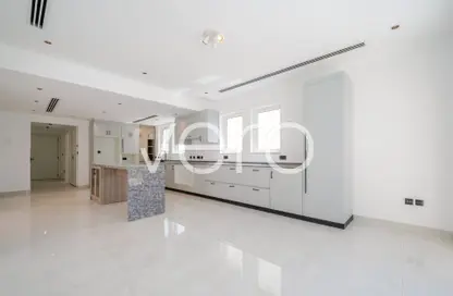 Villa - 3 Bedrooms - 4 Bathrooms for rent in Regional Large - Regional - Jumeirah Park - Dubai