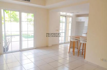 Villa - 2 Bedrooms - 3 Bathrooms for rent in Springs 2 - The Springs - Dubai