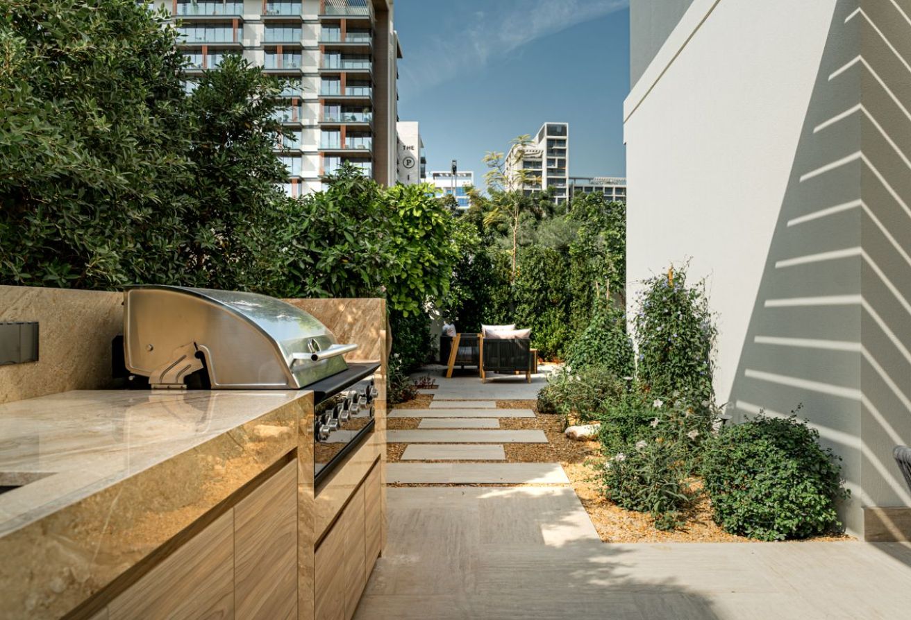 FULLY UPGRADED VILLA | OUTDOOR KITCHEN | GARDEN - 11