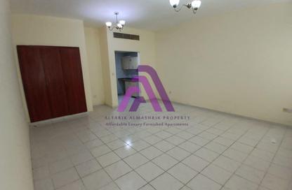 Apartment - Studio - 1 Bathroom for rent in Building Y03 - England Cluster - International City - Dubai
